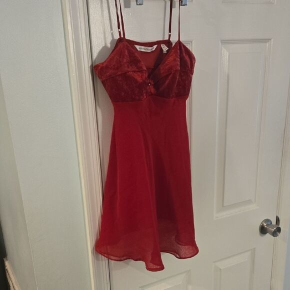 Vintage Victoria's Secret Red Chemise with Spaghetti Straps - Picture 7 of 8